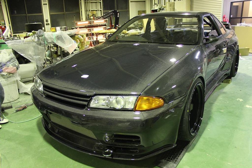 NISSAN GT-R R32 HÓA SIÊU XE VỚI BẢN ĐỘ FULL CARBON